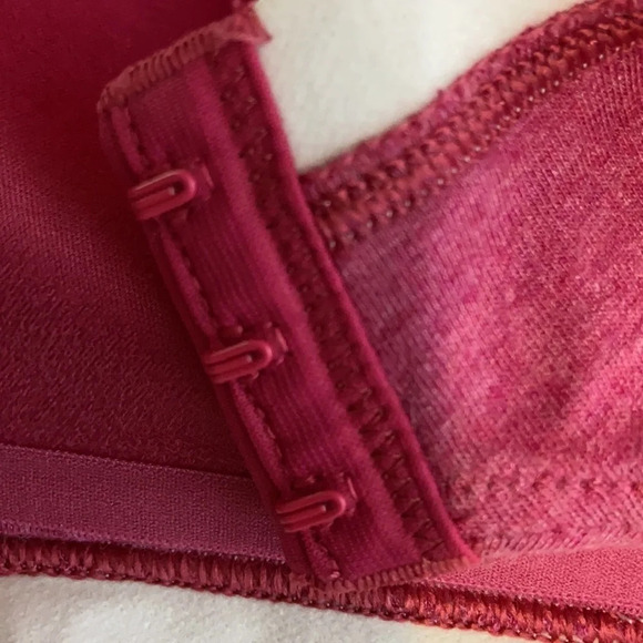 Victoria's Secret T Shirt Bra Lightly Lined and Wireless - Size 38D - Picture 4 of 8